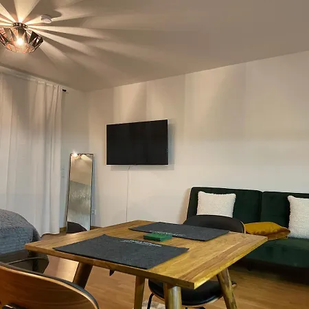 Stevie Nicks I Parking Spot I Workplace I 24in Screen I Kitchen I Ps4 Apartment Offenbach am Main