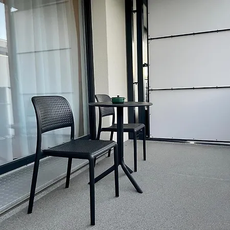 Stevie Nicks I Workplace I 24in Screen I Kitchen I Ps4 Appartement