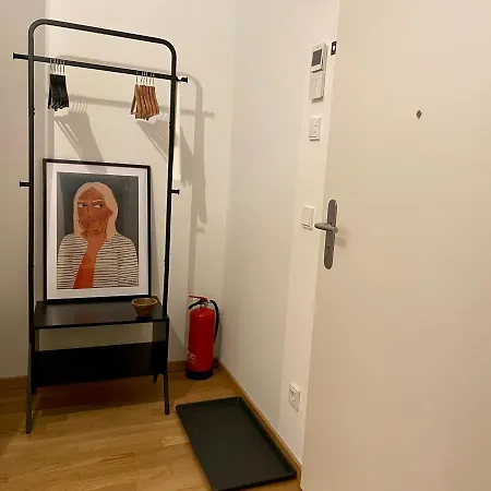 Appartement Stevie Nicks I Workplace I 24in Screen I Kitchen I Ps4