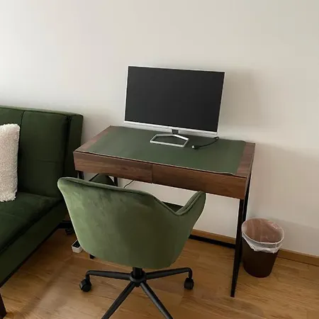 Stevie Nicks I Workplace I 24in Screen I Kitchen I Ps4 Appartement *