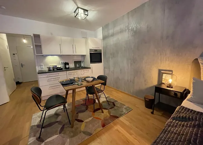شقة Stevie Nicks I Workplace I 24in Screen I Kitchen I Ps4 *